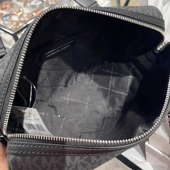 MICHAEL KORS JST TRAVEL MEDIUM DUFFLE SATCHEL SHOULDER CROSSBODY BAG MK BLACK - Picture 3 of 16